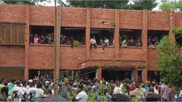 জাকসুর ভোট গণনায় ব্যাপক দেরি, শিক্ষার্থীদের মাঝে চরম ক্ষোভ