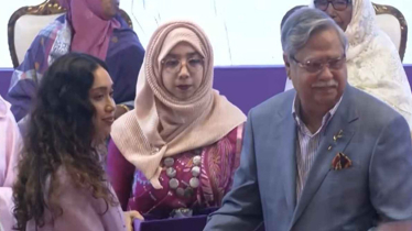 খালেদা জিয়ার পুরস্কার গ্রহণ করলেন জাইমা রহমান