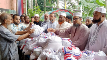 বন্যার্তদের মাঝে জামায়াতে ইসলামীর খাদ্যসামগ্রী বিতরণ