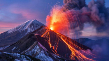 জাপানে আগ্নেয়গিরিতে বিশাল অগ্নুৎপাত, ১৪ হাজার ফুট ওপরে ছাই