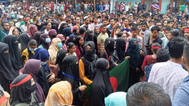বৃষ্টি ও পুলিশের বাধা উপেক্ষা করে মিছিলে শিক্ষার্থী ও অভিভাবকরা