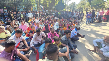 খাগড়াছড়িতে কর্মসংস্থানের দাবিতে কর্মহীন পাহাড়ি-বাঙালির সড়ক অবরোধ