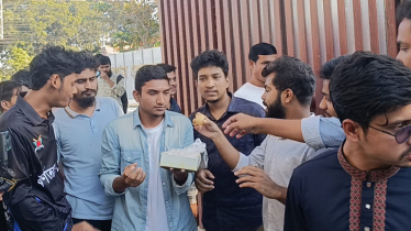 হাসিনার ফাঁসির রায়ে জেলায় জেলায় আনন্দ মিছিল, মিষ্টি বিতরণ