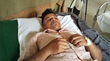 ২০ টাকার জন্য জুলাই শহীদের ভ্যানচালক বাবাকে মারধর!