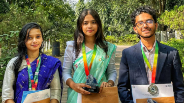 বিভাগীয় পাবলিক স্পিকিং প্রতিযোগিতায় বিজয়ী আশকা-মুকিত-মেহনাজ