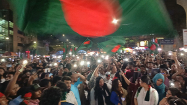 শাহবাগ ছেড়ে ইন্টারকন্টিনেন্টাল মোড়ে ছাত্র-জনতার অবস্থান