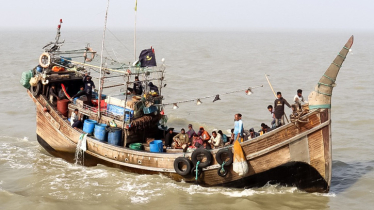 মায়ানমারে ডিজেল ও সিমেন্ট পাচারকালে বোটসহ ১১ পাচারকারী আটক