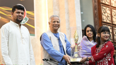 ‘নতুন কুঁড়ি’র বিজয়ী শিশুদের হাতে পুরস্কার তুলে দিলেন প্রধান উপদেষ্টা