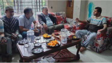 শারীরিক অবস্থার খোঁজ নিতে নুরের বাসায় আমীর খসরু
