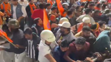 দিল্লির পর কলকাতার বাংলাদেশ উপ-হাইকমিশনেও ব্যারিকেড ভেঙে প্রবেশের চেষ্টা