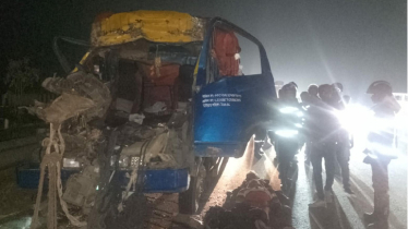 মধ্যরাতে এক্সপ্রেসওয়েতে দুর্ঘটনা: পিকআপ চালক ও হেলপার নিহত