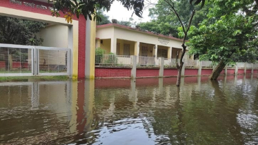 তলিয়ে গেছে বিদ্যালয়, প্রাথমিকের পাঠদান বন্ধ!