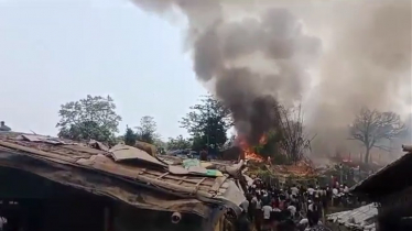কক্সবাজারে উখিয়া ক্যাম্পে পুড়লো ২০০ রোহিঙ্গার ঘর