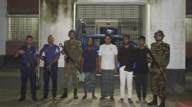 ব্যবসা প্রতিষ্ঠানে লুটপাট, সেনাবাহিনীর হাতে আটক চারজন