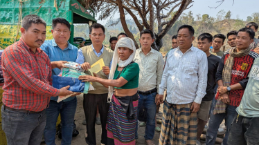 সীমান্তবর্তী দুর্গম বাজারে ভয়াবহ অগ্নিকাণ্ড, ক্ষতিগ্রস্তদের পাশে পার্বত্যমন্ত্রী