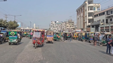 সাভারে অটোরিকশা চালকদের বিক্ষোভ, দেড় ঘণ্টা মহাসড়ক অবরোধ