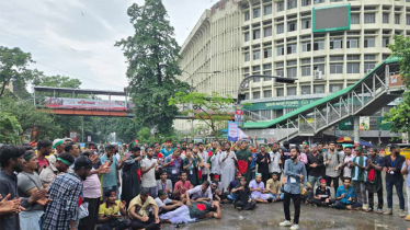 শাহবাগে জুলাই যোদ্ধাদের দু’পক্ষের বাকবিতণ্ডা, ছত্রভঙ্গ করলো পুলিশ