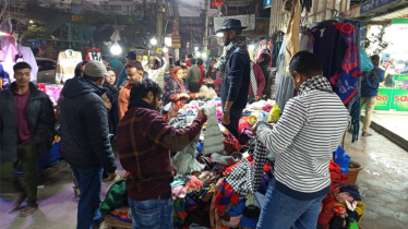 রাজধানীতে বেড়েছে শীতের তীব্রতা, ফুটপাতের গরম কাপড় বিক্রির ধুম