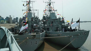 বিজয় দিবস উপলক্ষে মোংলায় তিনটি যুদ্ধ জাহাজ উন্মুক্ত রাখা হয়েছে