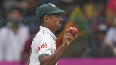 আবারও তাইজুলের ৫ উইকেট, ২১১ রানে পিছিয়ে বাংলাদেশ