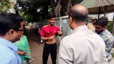 টাঙ্গাইলে ছাত্র আন্দোলনে আহতদের দেখতে বাড়িতে গেলেন জেলা প্রশাসক