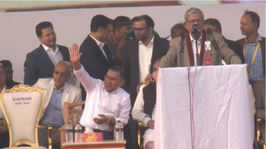 বিশেষ চেয়ার সরিয়ে রেখে সাধারণ চেয়ারে বসলেন তারেক রহমান