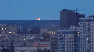 ১ ঘণ্টার ফোনালাপ জেলেনস্কির, পূর্বাঞ্চল থেকে পিছু হঁটলো ইউক্রেন