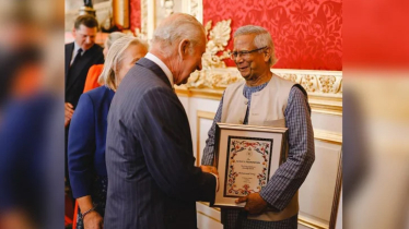 ‘কিং চার্লস হারমোনি অ্যাওয়ার্ড’ গ্রহণ করেছেন ড. ইউনূস