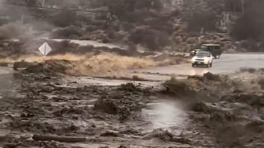 ক্যালিফোর্নিয়ায় একই সাথে ঝড়, বন্যা ও ভূমিধস, ৩ জনের মৃত্যু