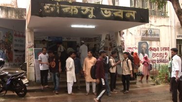চাকসু নির্বাচনে শেষ মুহূর্তের প্রচারণায় ব্যস্ত বিভিন্ন প্যানেলের প্রার্থীরা