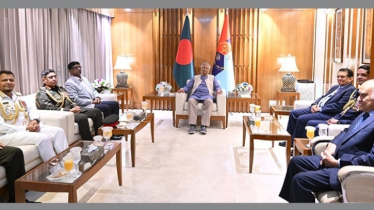 প্রধান উপদেষ্টার সঙ্গে তিন বাহিনী প্রধানের সাক্ষাৎ 