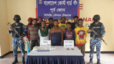 টেকনাফে বিপুল পরিমাণ ইয়াবাসহ ১০ পাচারকারী আটক 
