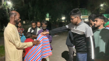 শীতবস্ত্র দিয়ে অসহায় মানুষের পাশে দাঁড়ালেন ছাত্রদল নেতা আহাদ