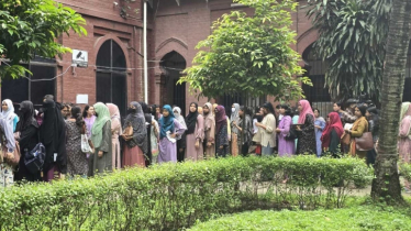 উৎসবমুখর পরিবেশে চলছে ডাকসু নির্বাচনের ভোটগ্রহণ