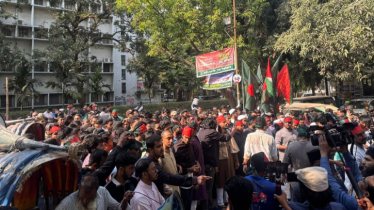 স্বরাষ্ট্র উপদেষ্টার কার্যালয় অভিমুখে মার্চ শুরু করেছে ডাকসু 