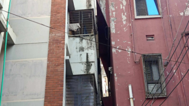 ভূমিকম্পে ঢাকা কলেজের উত্তর ছাত্রাবাস হেলে পড়েছে 