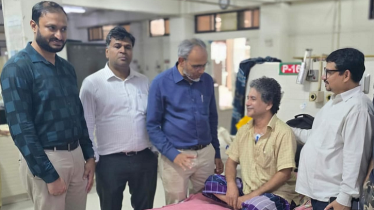 সাংবাদিক টুটুলকে দেখতে হাসপাতালে বিএনপির স্বাস্থ্য সম্পাদক 
