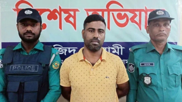 চট্টগ্রামে ৩৫ মামলার আসামি বার্মা সবুজ দুই সহযোগীসহ গ্রেফতার