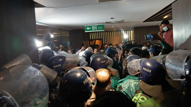 অর্থ উপদেষ্টাকে অবরুদ্ধ করে ভাতার দাবি, বরখাস্ত ১৪