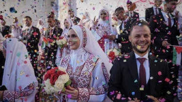 ধ্বংসস্তূপে নতুন ঘর বাঁধার স্বপ্ন, গাজায় ৫৪ দম্পতির গণবিবাহ