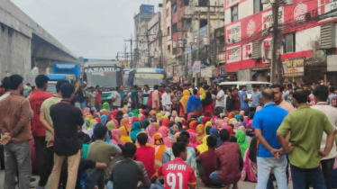 গাজীপুরে বেতনের দাবিতে দুই মহাসড়ক অবরোধ