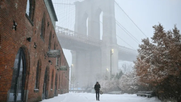 ভয়াবহ শীতঝড়ের তাণ্ডব: যুক্তরাষ্ট্রজুড়ে বিদ্যুৎ বিভ্রাট, হাজারও ফ্লাইট বাতিল
