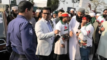 হাদি হত্যার বিচার দাবির বিক্ষোভ ‘৫ মিনিটে’ শেষ করার নির্দেশ দিলেন এসি ল্যান্ড