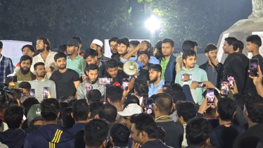 হাদির মৃত্যু: শাহবাগে বিক্ষোভ জুলাই মঞ্চের কর্মী-সমর্থক ও ঢাবি শিক্ষার্থীদের