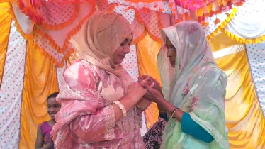 নির্বাচনী গণসংযোগে গিয়ে স্বর্ণের রিং উপহার পেলেন হান্নান মাসউদের স্ত্রী নির্বাচনী গণসংযোগে গিয়ে স্বর্ণের রিং উপহার পেলেন হান্নান মাসউদের স্ত্রী