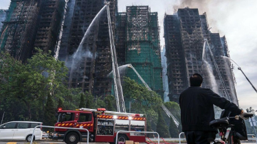 হংকংয়ে ভয়াবহ আগুনে মৃত বেড়ে ৫৫, নিখোঁজ ২৫০ জনের বেশি