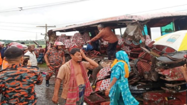 মানিকগঞ্জে বাস-ট্রাকের সংঘর্ষ, ২ নারী গার্মেন্টসকর্মী নিহত