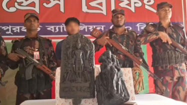 ভারতে পাচারকালে কষ্টিপাথরের ২টি মূর্তি উদ্ধার, আটক ১