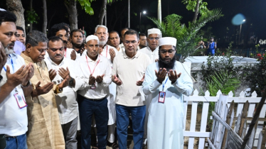 দিনাজপুরে নানা-নানির কবর জিয়ারত করলেন প্রধানমন্ত্রী