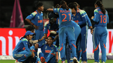 প্রোটিয়াদের স্বপ্ন ভেঙে প্রথমবার বিশ্বকাপ জিতলো ভারতের মেয়েরা
